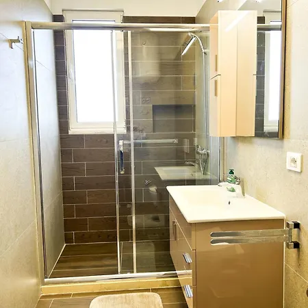 Apartment 2 Bedroom 928 *
