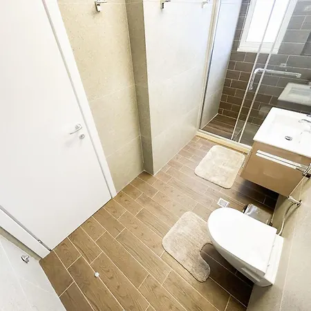2 Bedroom 928 Apartment *