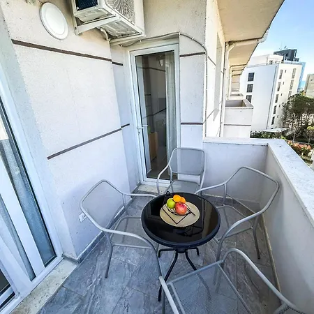Apartment 2 Bedroom 928 *